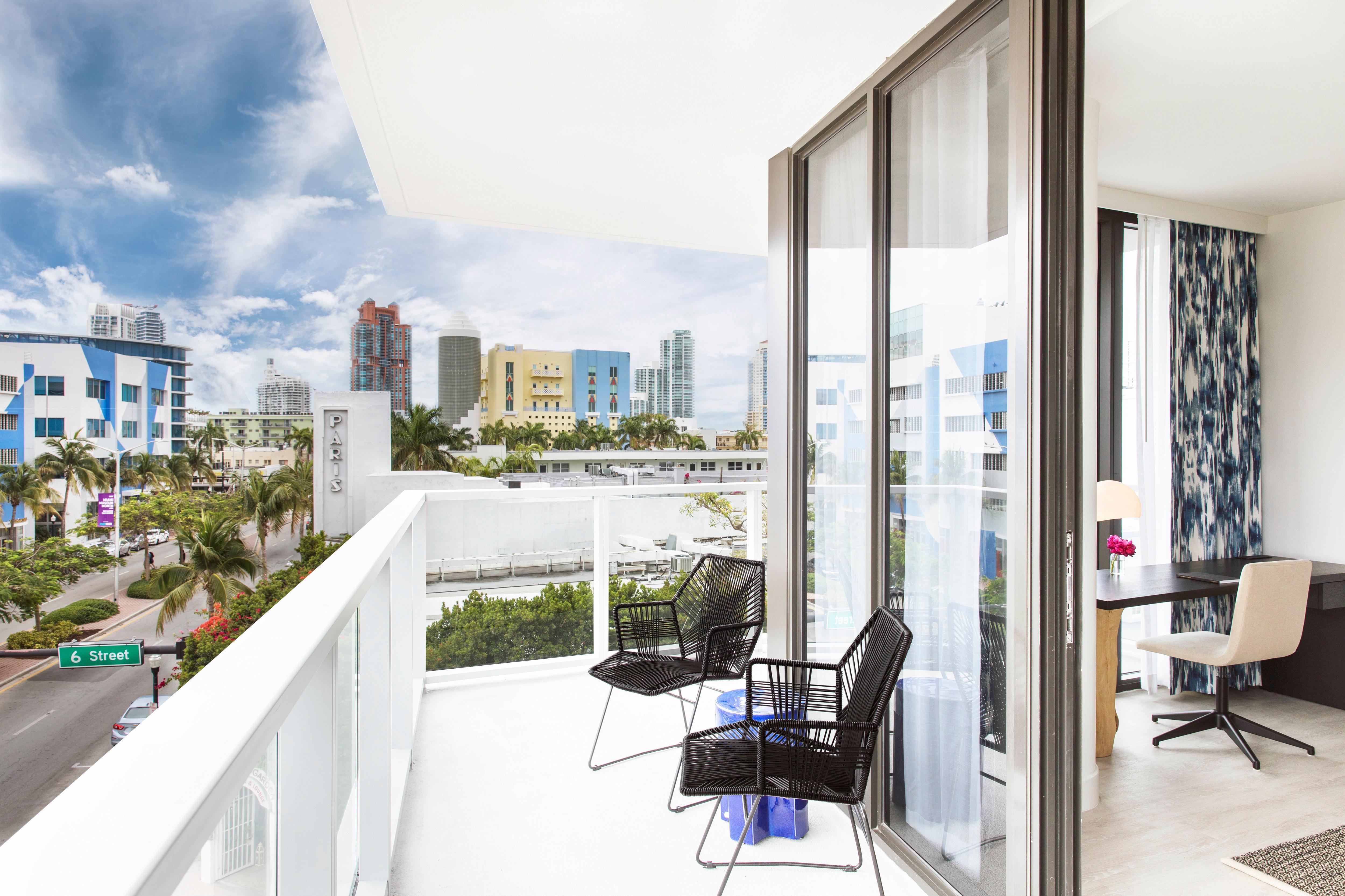 Kimpton Angler'S Hotel South Beach By Ihg Miami Beach Dış mekan fotoğraf A balcony at the SLS Brickell
